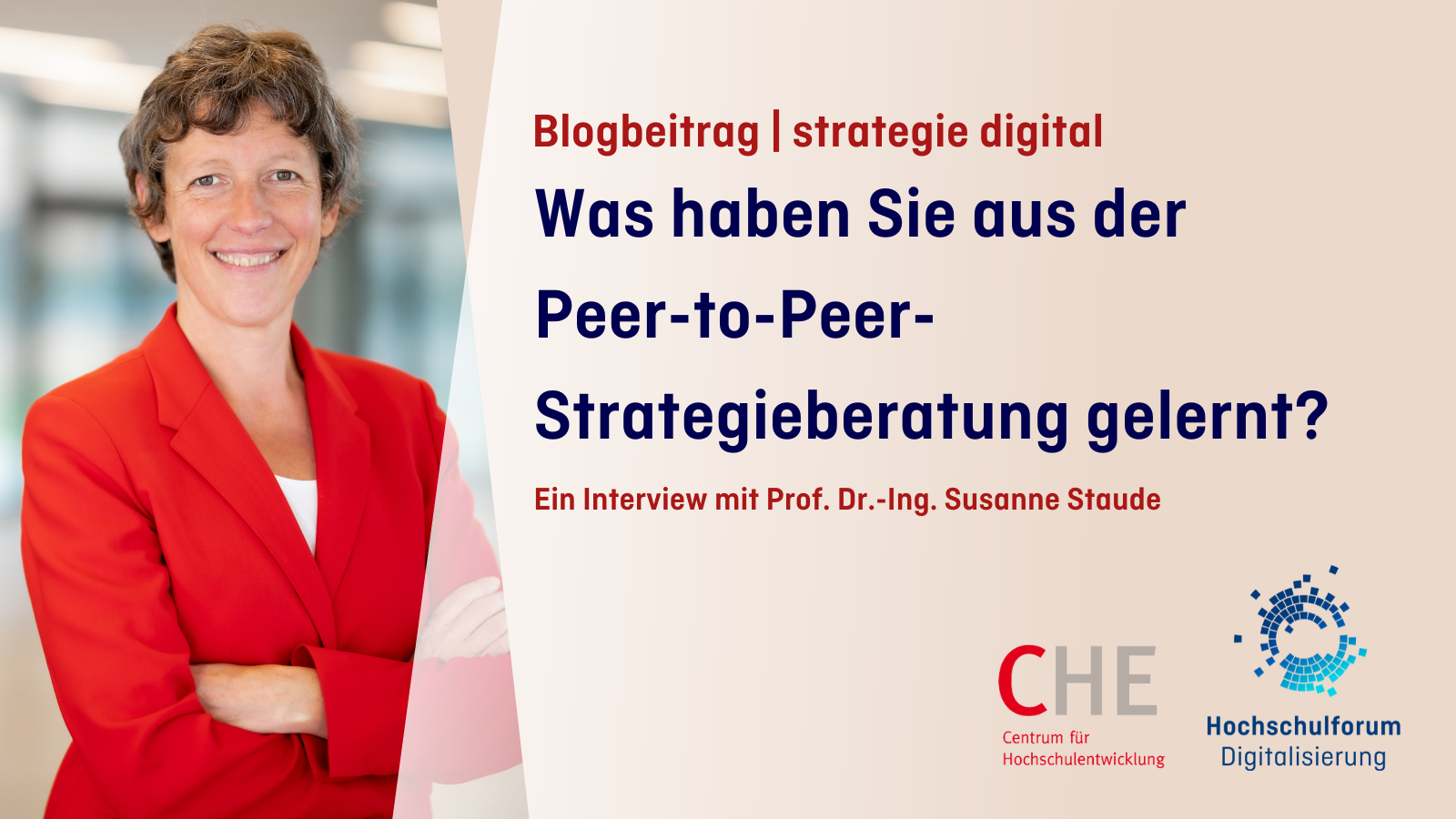 Titelbild zum Blogbeitrag aus der Reihe "Strategie digital": Was haben Sie aus der Peer-to-Peer-Strategieberatung gelernt? Ein Interview mit Prof. Dr.-Ing. Staude. Logo: Hochschulforum Digitalisierung. links: Portrait von Susanne Staude.