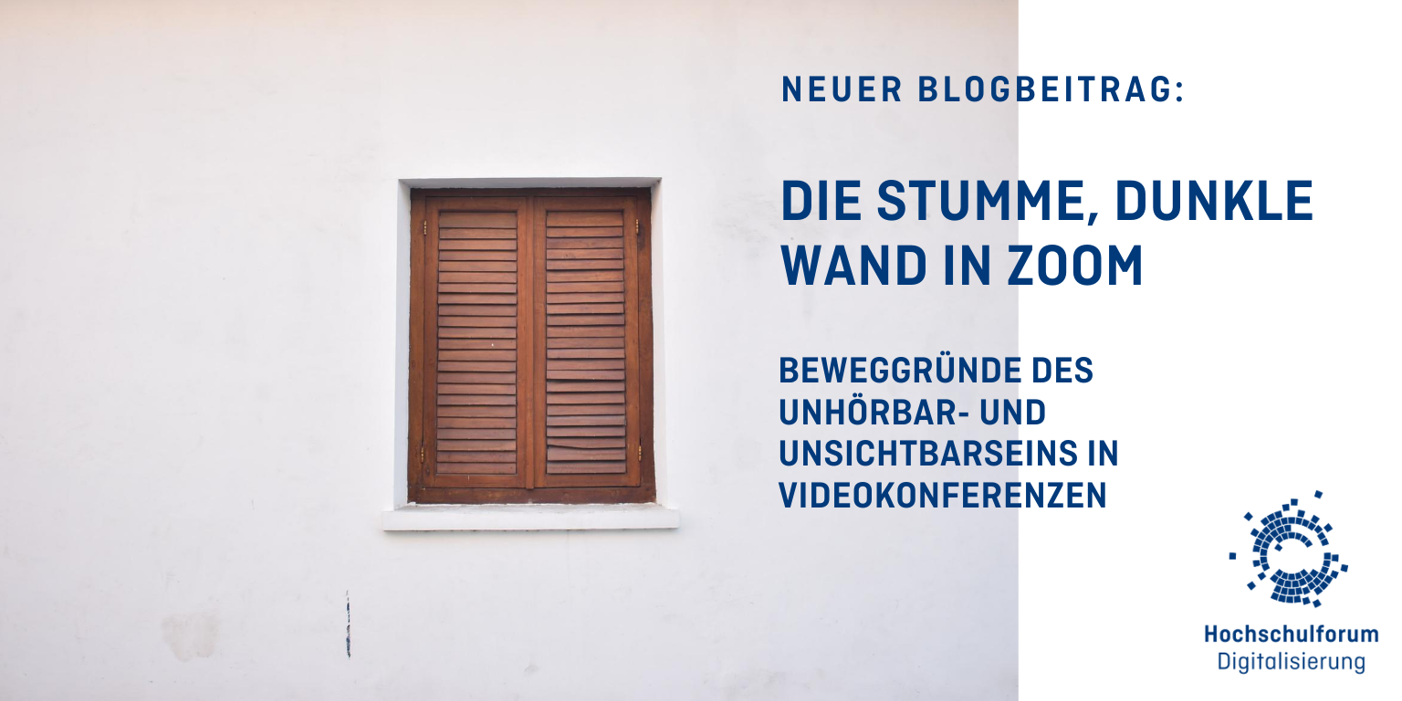 Fester vor heller Wand. Schrift: Die stumme, dunkle Wand in Zoom