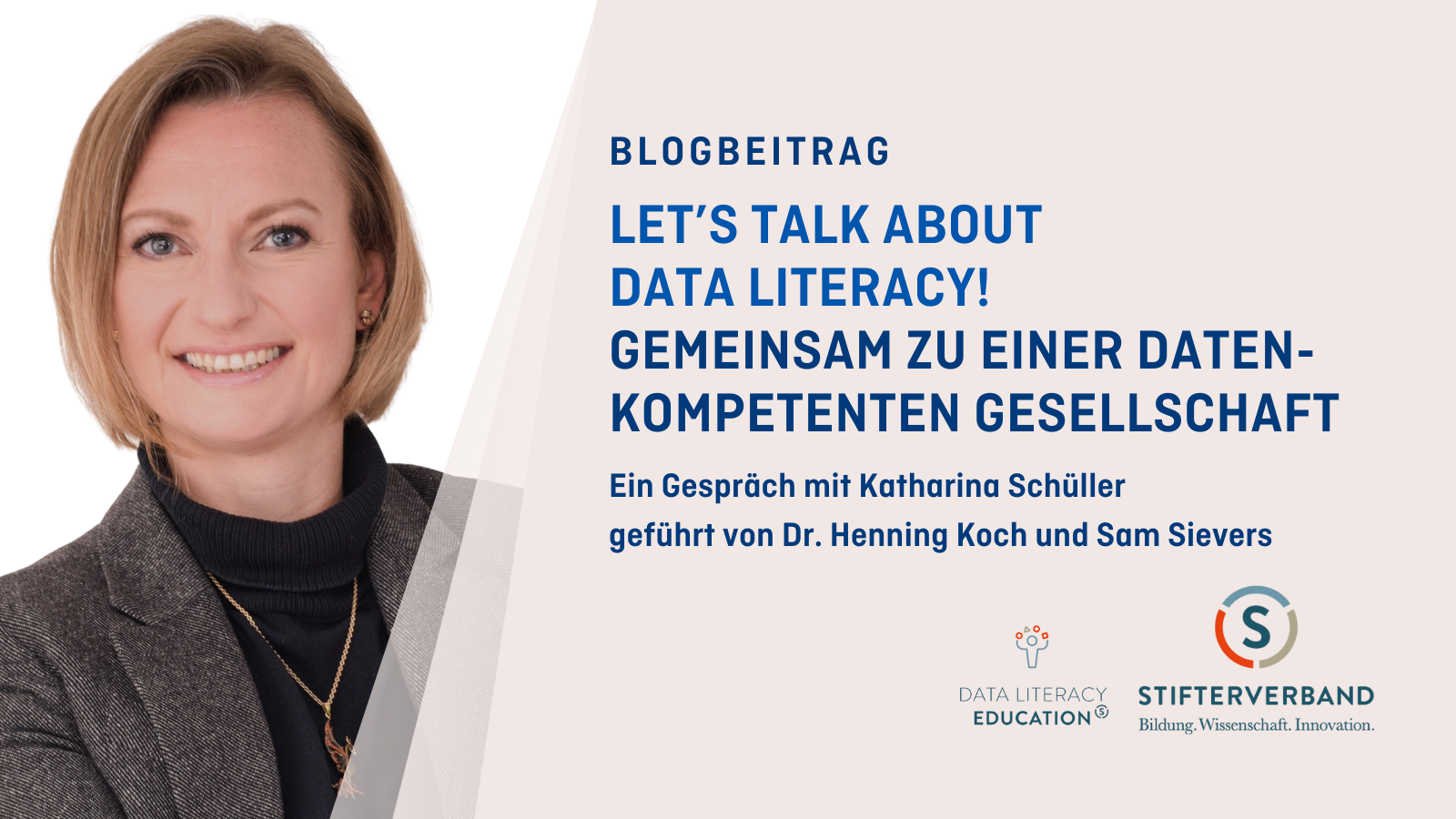 Titelbild zur Interviewreihe: Let's Talk about DATA LITERACY – Gemeinsam zu einer datenkompetenten Gesellschaft. Ein Gespräch mit Katharina Schüller  geführt von Dr. Henning Koch und Sam Sievers. Links: Portrait von Katharina Schüller. Logo: Data Literacy Education, Stifterverband.